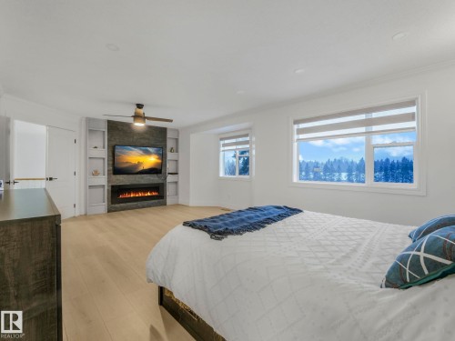 572 Butterworth Way, Edmonton, AB - Indoor Photo Showing Bedroom