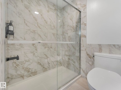 572 Butterworth Way, Edmonton, AB - Indoor Photo Showing Bathroom
