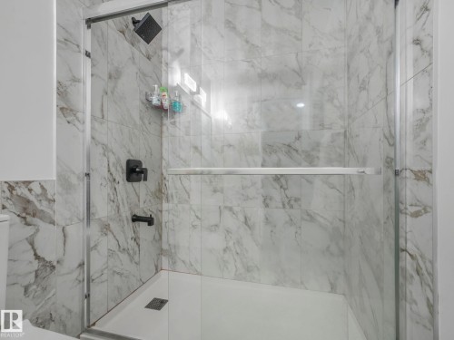 572 Butterworth Way, Edmonton, AB - Indoor Photo Showing Bathroom