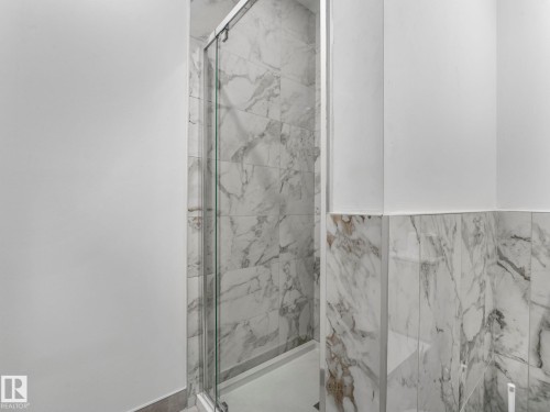 572 Butterworth Way, Edmonton, AB - Indoor Photo Showing Bathroom