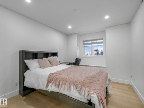 572 Butterworth Way, Edmonton, AB - Indoor Photo Showing Bedroom