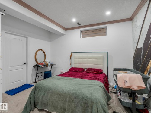 572 Butterworth Way, Edmonton, AB - Indoor Photo Showing Bedroom