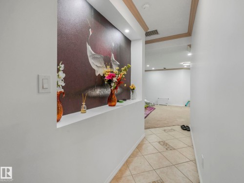 572 Butterworth Way, Edmonton, AB - Indoor Photo Showing Other Room