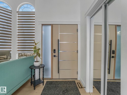 572 Butterworth Way, Edmonton, AB - Indoor Photo Showing Other Room