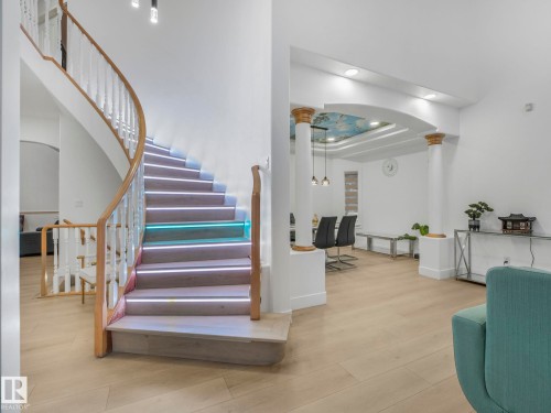 572 Butterworth Way, Edmonton, AB - Indoor Photo Showing Other Room