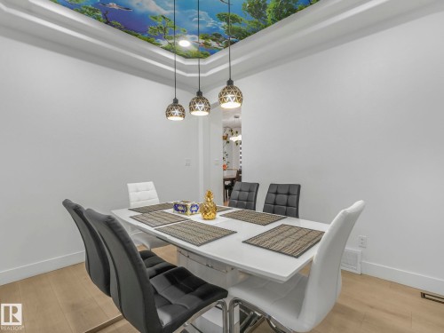 572 Butterworth Way, Edmonton, AB - Indoor Photo Showing Dining Room