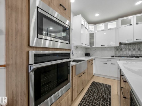 572 Butterworth Way, Edmonton, AB - Indoor Photo Showing Kitchen