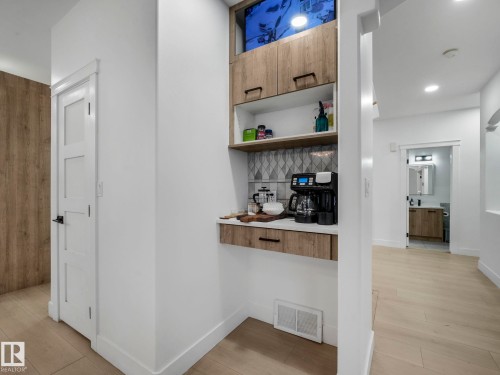 572 Butterworth Way, Edmonton, AB - Indoor Photo Showing Other Room