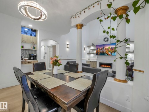 572 Butterworth Way, Edmonton, AB - Indoor Photo Showing Dining Room