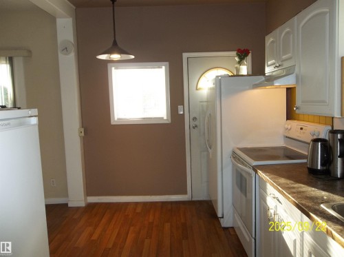 11824 79 Street, Edmonton, AB - Indoor Photo Showing Kitchen