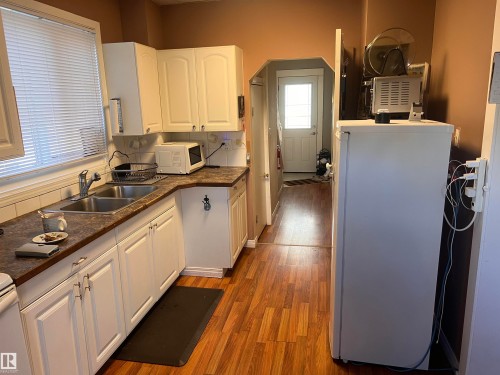 11824 79 Street, Edmonton, AB - Indoor Photo Showing Kitchen With Double Sink
