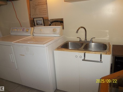 11824 79 Street, Edmonton, AB - Indoor Photo Showing Laundry Room