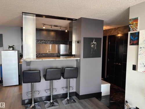 1314 13910 Stony Plain Road, Edmonton, AB - Indoor Photo Showing Kitchen