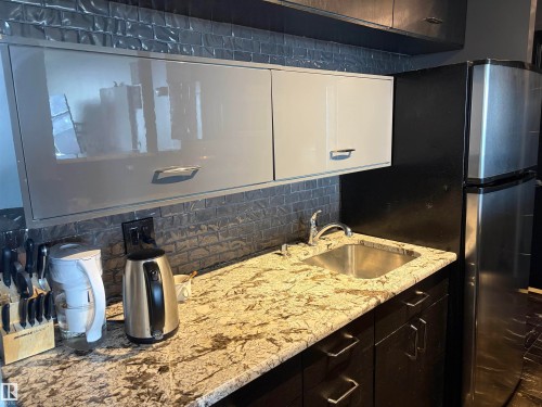 1314 13910 Stony Plain Road, Edmonton, AB - Indoor Photo Showing Kitchen