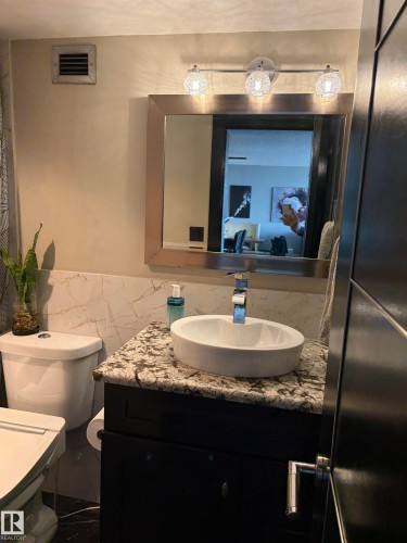 1314 13910 Stony Plain Road, Edmonton, AB - Indoor Photo Showing Bathroom