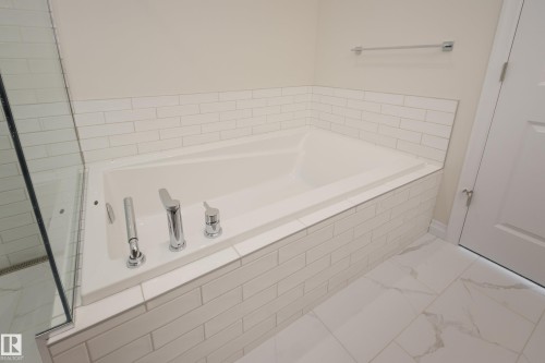 207 Stonehouse Way, Leduc, AB - Indoor Photo Showing Bathroom