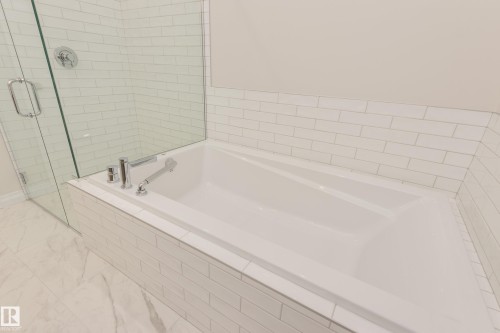207 Stonehouse Way, Leduc, AB - Indoor Photo Showing Bathroom