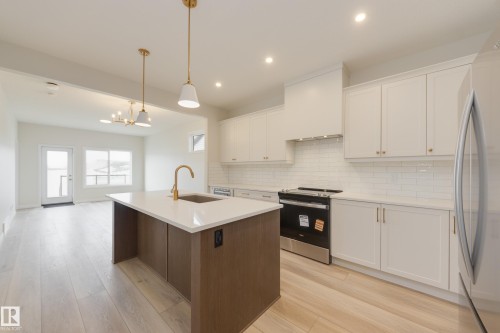 207 Stonehouse Way, Leduc, AB - Indoor Photo Showing Kitchen With Upgraded Kitchen