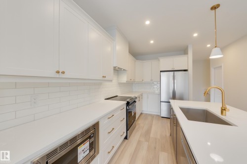 207 Stonehouse Way, Leduc, AB - Indoor Photo Showing Kitchen With Stainless Steel Kitchen With Upgraded Kitchen