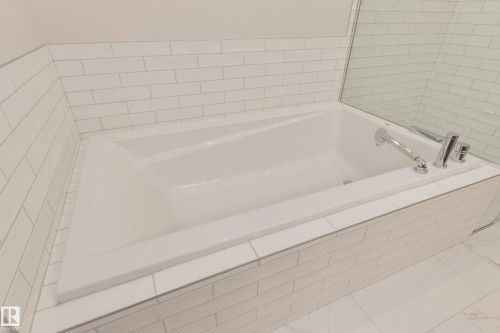 170 Stonehouse Way, Leduc, AB - Indoor Photo Showing Bathroom