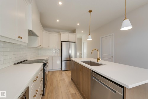 196 Stonehouse Way, Leduc, AB - Indoor Photo Showing Kitchen With Stainless Steel Kitchen With Upgraded Kitchen