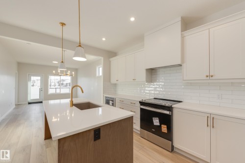 196 Stonehouse Way, Leduc, AB - Indoor Photo Showing Kitchen With Upgraded Kitchen