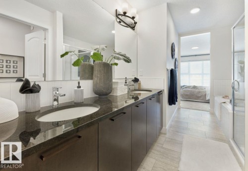 8739 224 Street, Edmonton, AB - Indoor Photo Showing Bathroom