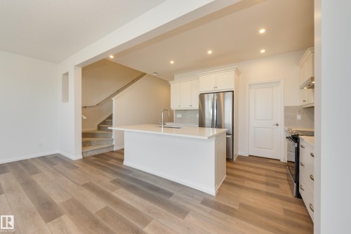 19322 22A Avenue, Edmonton, AB - Indoor Photo Showing Kitchen