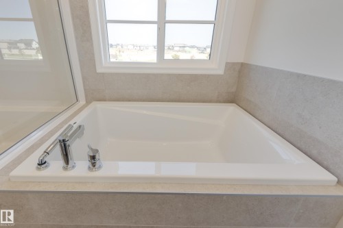 19322 22A Avenue, Edmonton, AB - Indoor Photo Showing Bathroom