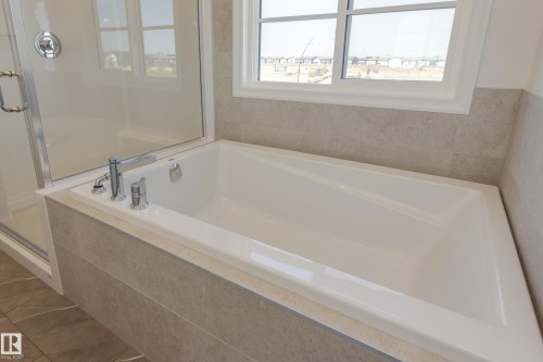 19322 22A Avenue, Edmonton, AB - Indoor Photo Showing Bathroom