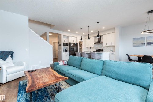 3805 Cherry Loop, Edmonton, AB - Indoor Photo Showing Living Room