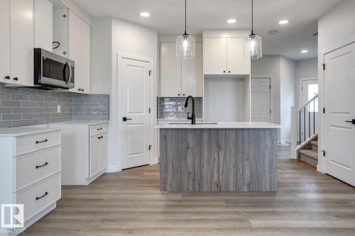 169 Caledon Crescent, Spruce Grove, AB - Indoor Photo Showing Kitchen With Upgraded Kitchen