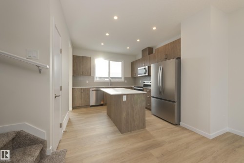 307 173 Avenue, Edmonton, AB - Indoor Photo Showing Kitchen