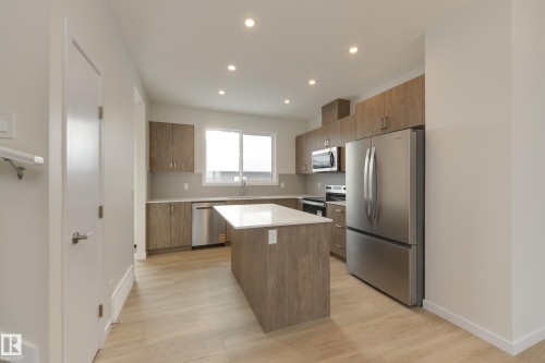 307 173 Avenue, Edmonton, AB - Indoor Photo Showing Kitchen With Upgraded Kitchen