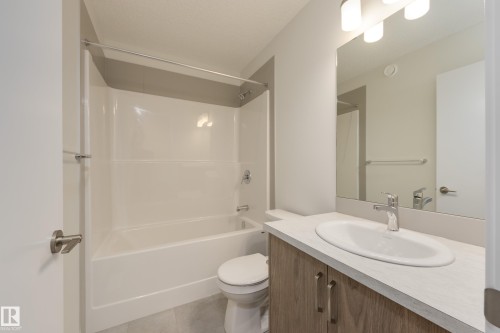 307 173 Avenue, Edmonton, AB - Indoor Photo Showing Bathroom