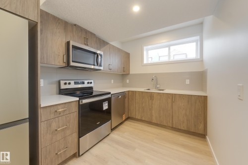 307 173 Avenue, Edmonton, AB - Indoor Photo Showing Kitchen
