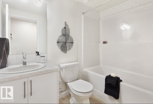 309 173 Avenue, Edmonton, AB - Indoor Photo Showing Bathroom