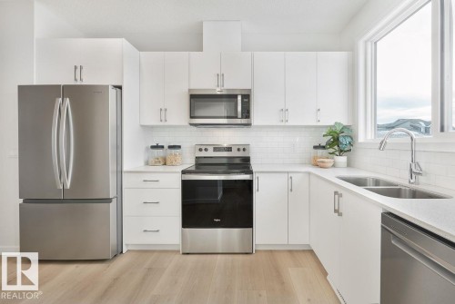 309 173 Avenue, Edmonton, AB - Indoor Photo Showing Kitchen With Double Sink With Upgraded Kitchen