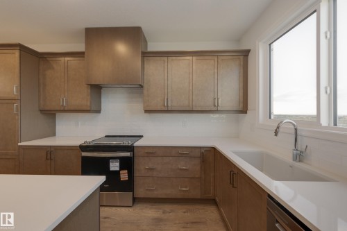 21276 131 Avenue, Edmonton, AB - Indoor Photo Showing Kitchen