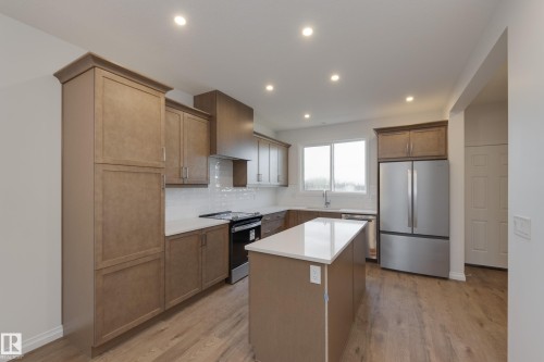 21276 131 Avenue, Edmonton, AB - Indoor Photo Showing Kitchen With Stainless Steel Kitchen