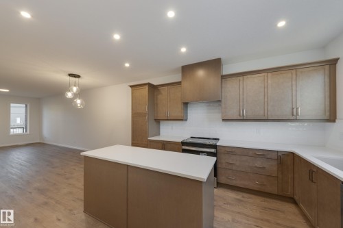 21276 131 Avenue, Edmonton, AB - Indoor Photo Showing Kitchen