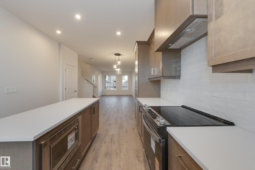 21276 131 Avenue, Edmonton, AB - Indoor Photo Showing Kitchen