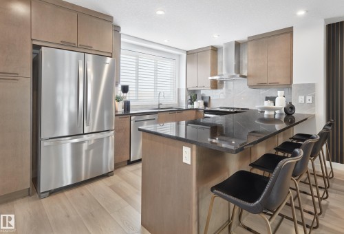 118 Stiles Bend, Leduc, AB - Indoor Photo Showing Kitchen With Stainless Steel Kitchen With Upgraded Kitchen