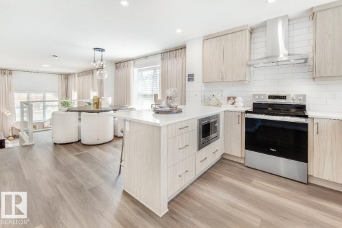 11977 35 Avenue, Edmonton, AB - Indoor Photo Showing Kitchen With Upgraded Kitchen