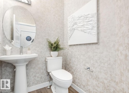 11977 35 Avenue, Edmonton, AB - Indoor Photo Showing Bathroom