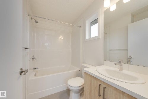 17235 4 Street, Edmonton, AB - Indoor Photo Showing Bathroom