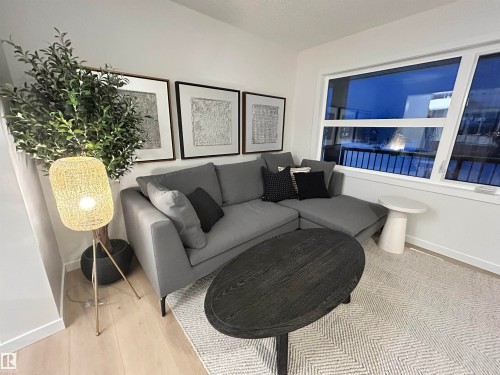 17246 4 Street, Edmonton, AB - Indoor Photo Showing Living Room