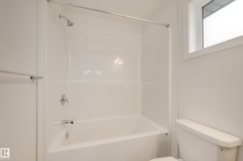 17232 4 Street, Edmonton, AB - Indoor Photo Showing Bathroom