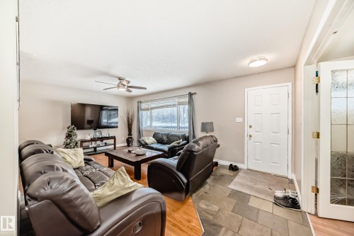 44 Grandin Road, St. Albert, AB - Indoor Photo Showing Living Room