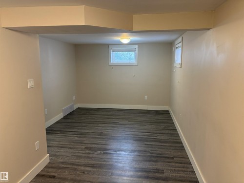 11223 70 Street Nw, Edmonton, AB - Indoor Photo Showing Other Room